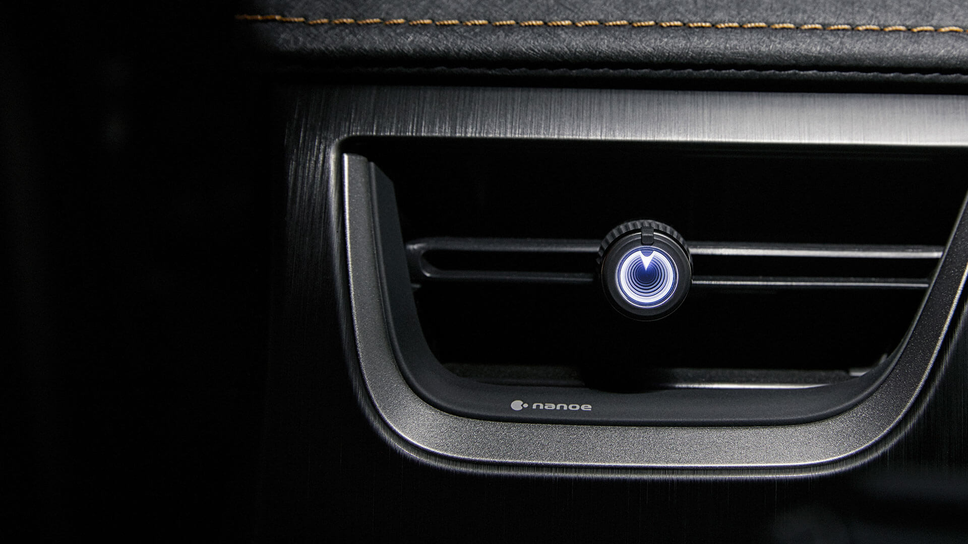 Lexus Nano-Ionen-Technologie, die die Luft im Fahrgastraum reinigt und mit feuchtigkeitsspendenden Mikro-Partikeln versorgt