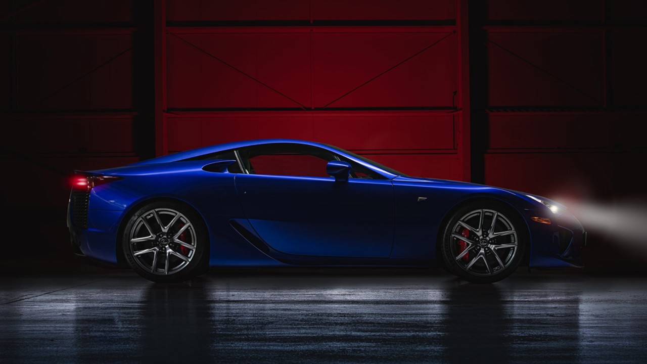 Lexus LFA in Blau