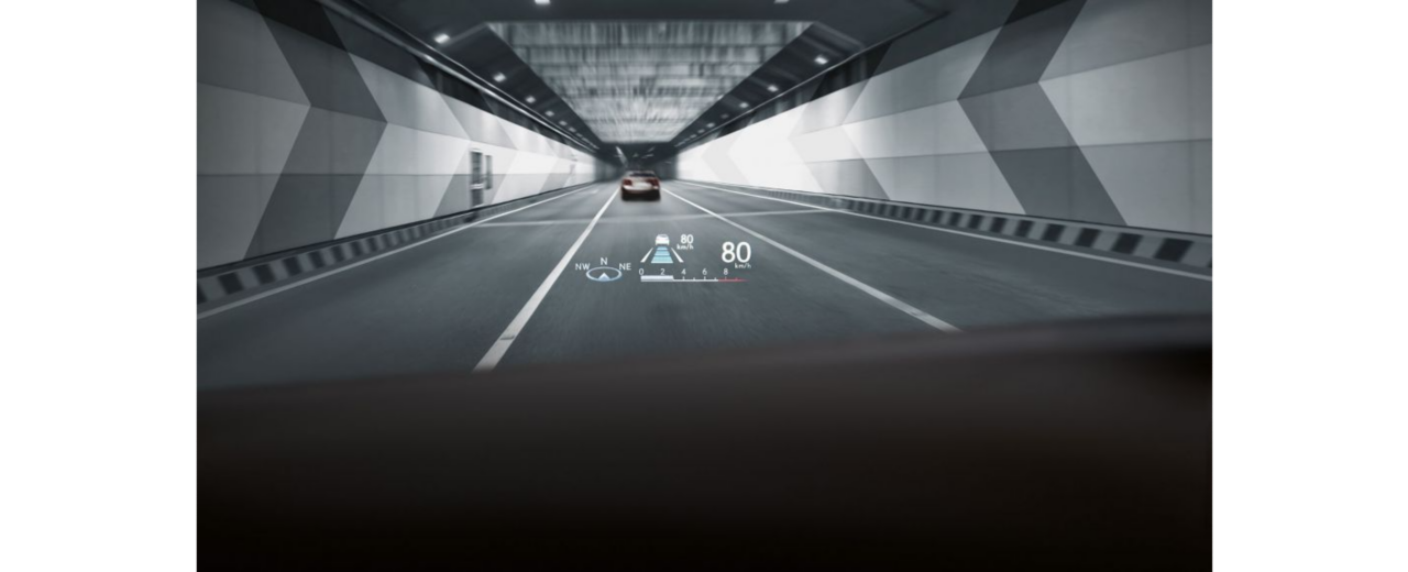 Lexus beschleunigt im Tunnel, innovatives Display