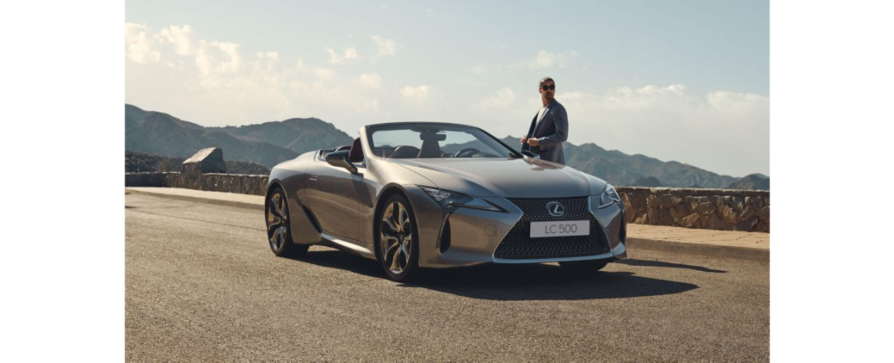 Geparktes Lexus LC Cabriolet