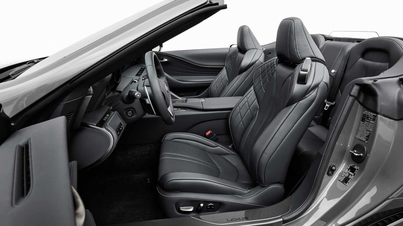 Seitenansicht Forderbereich des Lexus LC Cabriolet.