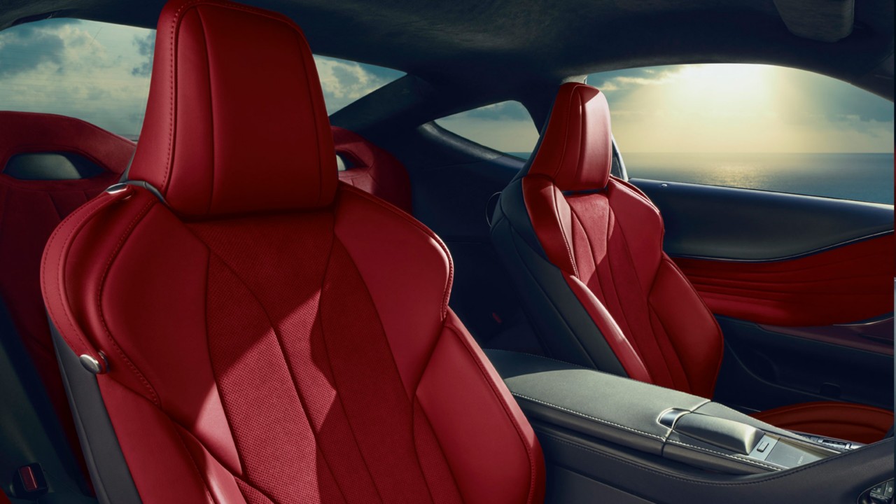 Sportliche Sitze und Interior des Lexus LC Coupé.