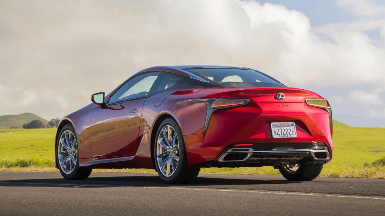 Fahrzeugheck des Lexus LC Coupés 
