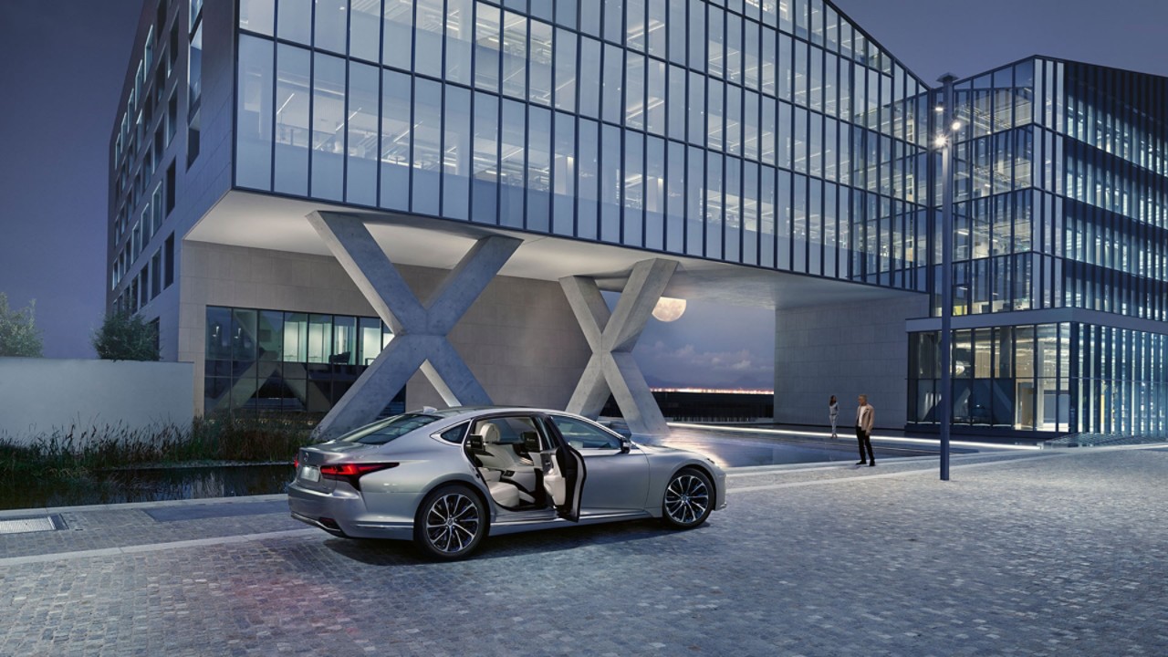 mehr-konnektivitat-fur-den-lexus-ls-02