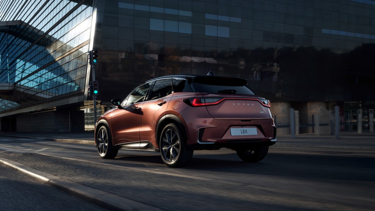 Der selbstladende Lexus LBX Hybrid | Lexus AT