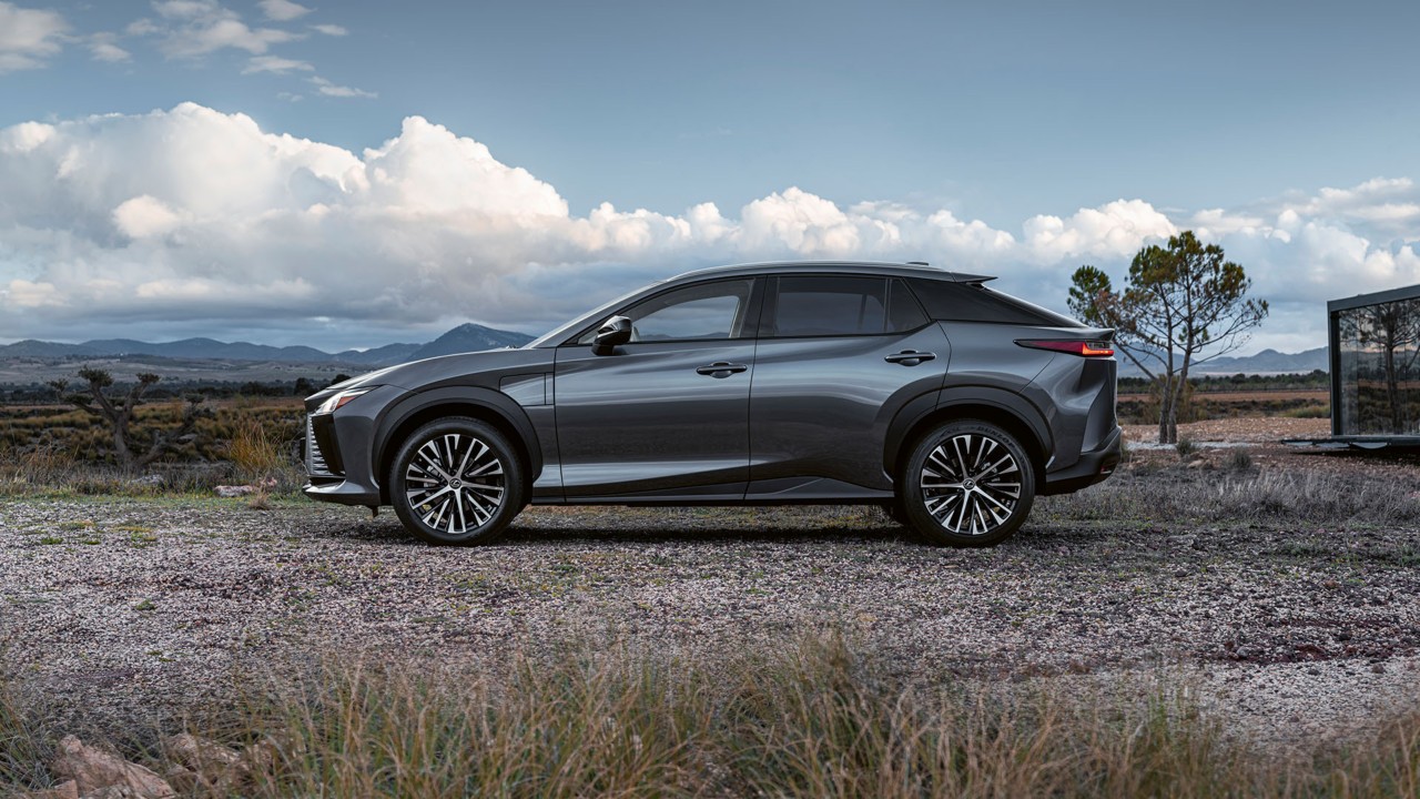 Side view of the Lexus RZ 450e